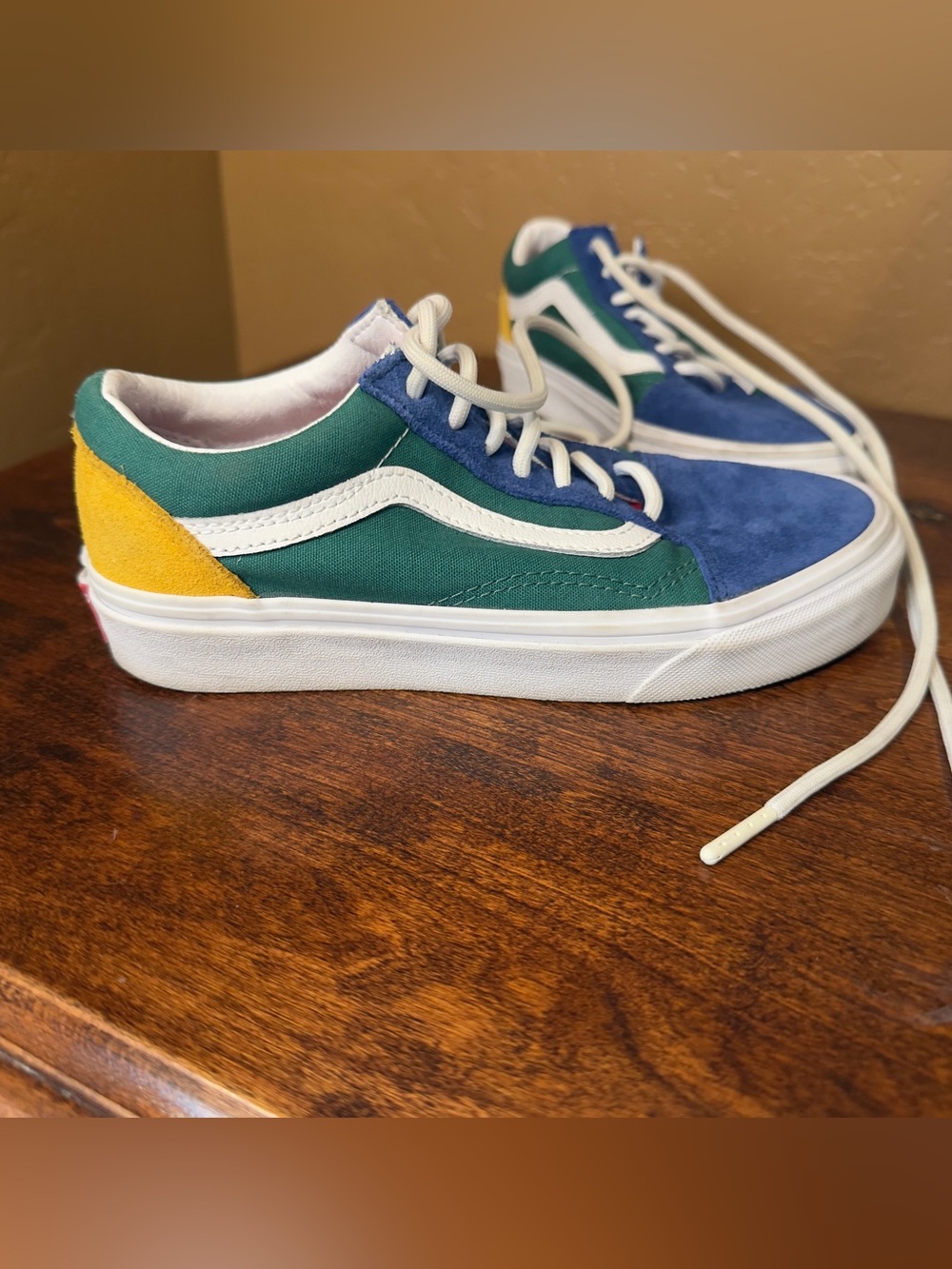Vans Low-Top Sneakers in Green, Blue & Yellow with White Stripe, unisex